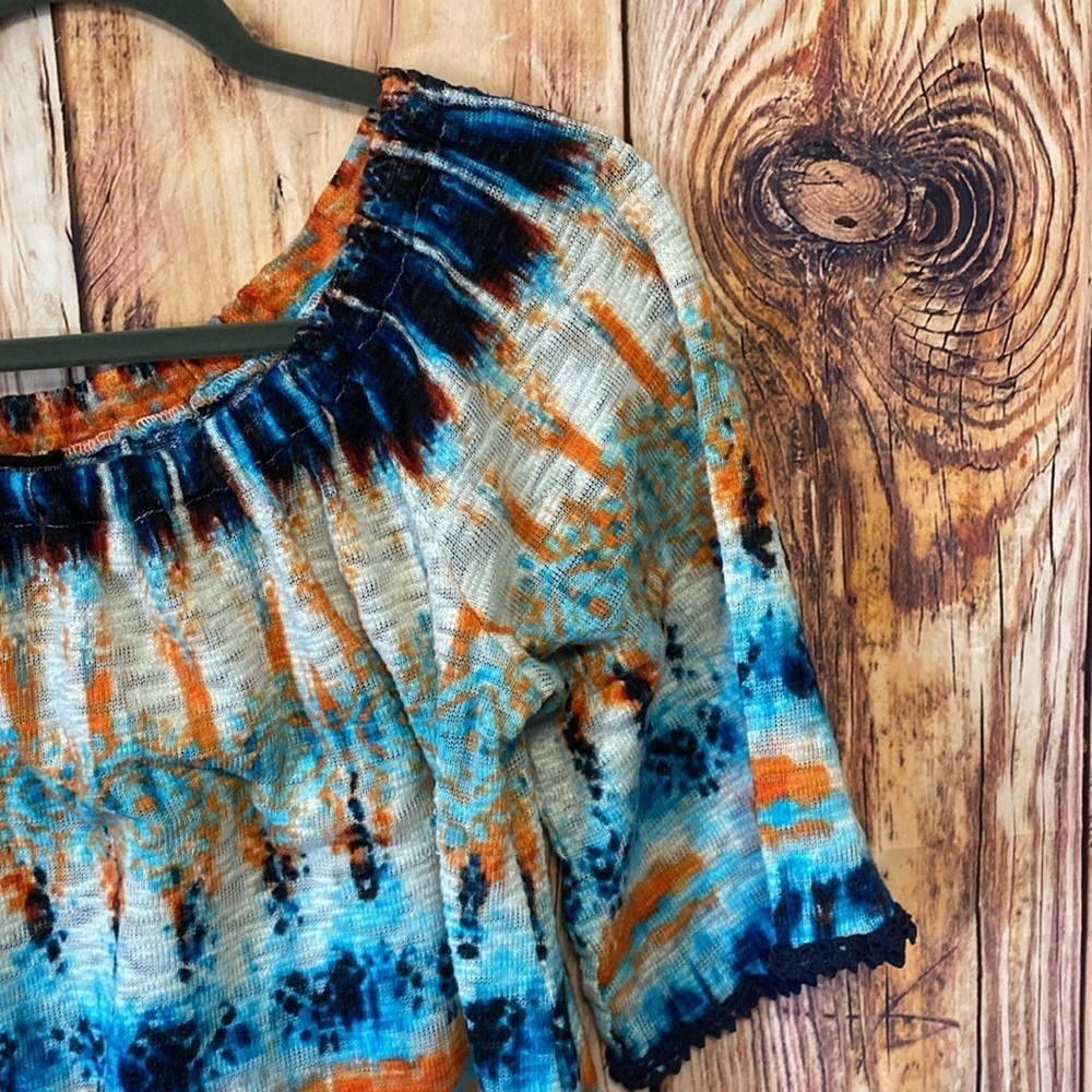 New Directions SZ Medium Aztec Blouse‎ with Crochet around Bottom - Picture 4 of 7